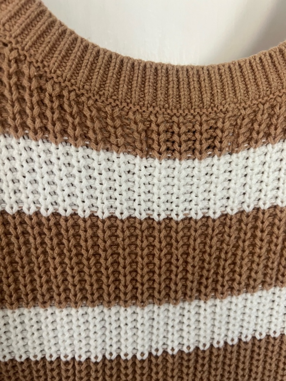 Two-Tone Camel Tan / Brown & Ivory Knit Sweater tank top, P Large, EUC, like new - Picture 7 of 8